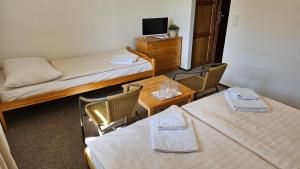 Ein Bett oder Betten in einem Zimmer der Unterkunft Baurů Dvůr