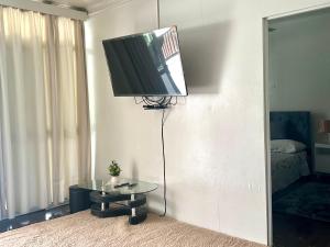 TV a/nebo společenská místnost v ubytování Large 3bdr Holiday Home Great Location Labasa Jumanzuls Abode
