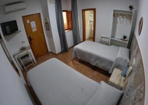 Postel nebo postele na pokoji v ubytování Hostal Canalejas