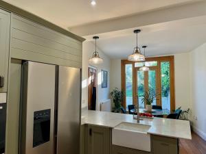 a kitchen with a sink and a counter top at Gorgeous 4 bedroom Townhouse in Kingsthorpe