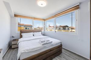 Ένα ή περισσότερα κρεβάτια σε δωμάτιο στο Rooftop Apartment with Private Pool +37 φωτογραφίες