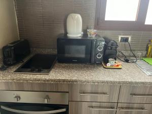 Kuchnia lub aneks kuchenny w obiekcie Duplex Le Vizir for 6 with Park Access 3 Pools