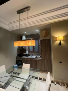 Kuchnia lub aneks kuchenny w obiekcie Duplex Le Vizir for 6 with Park Access 3 Pools