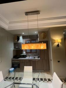 Kuchnia lub aneks kuchenny w obiekcie Duplex Le Vizir for 6 with Park Access 3 Pools