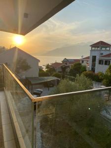 une vue depuis le balcon d'une maison dans l'établissement Apartment in Tivat for rent, à Krasići