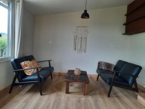 Saint-Didier-sur-ArrouxにあるChalet l 'Hirondelle Le Petit Montperrouxのギャラリーの写真