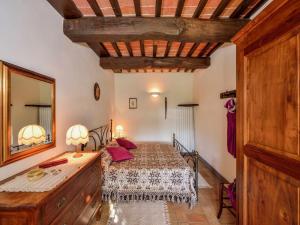 A bed or beds in a room at Farmhouse with air conditioning, private terrace and pool