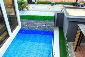a swimming pool on the side of a building at pearlsendapartments in Lagos +27 photos