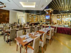Restaurace v ubytování Yihao International Hotel