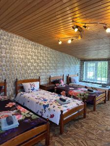 Postel nebo postele na pokoji v ubytování Kaņiermāja