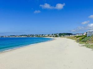 a view of a beach with the ocean and houses at Apartment in Audierne near Trescadec Beach in Audierne
