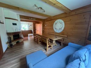 a living room with a blue couch and a table at Kaczmarówka in Mchawa