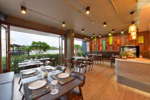 Ресторан / где поесть в Amphawa Riverfront Hotel