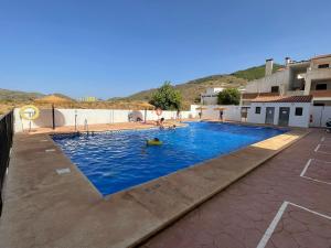 The swimming pool at or close to La casita del pueblo