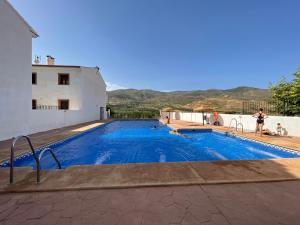 The swimming pool at or close to La casita del pueblo