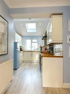 Η κουζίνα ή μικρή κουζίνα στο Modern Family Home near Reculver - Sleeps 8 - Pets Friendly!