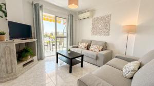 TV a/nebo společenská místnost v ubytování Hawaii 1st floor Burriana, Nerja