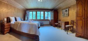Postel nebo postele na pokoji v ubytování Chalet Bärli