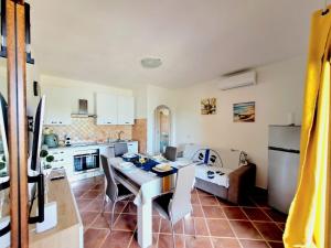 Nhà bếp/bếp nhỏ tại Peter Pan`s Oasis