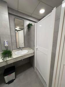 Kúpeľňa v ubytovaní Chinitas Urban Rooms