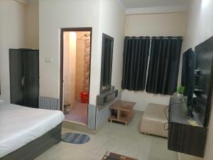 Ένα ή περισσότερα κρεβάτια σε δωμάτιο στο Hotel O R J Hotel