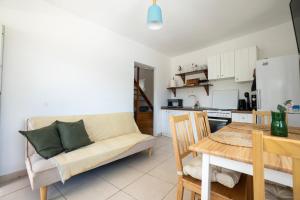 Kuchyň nebo kuchyňský kout v ubytování Eleon Luxury Villa