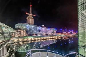 BeverstedtにあるFeWo am Hofの夜の街の景色