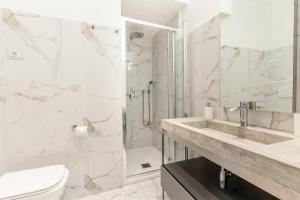 Ένα μπάνιο στο Luxury&Charme Historical Center 2 +11 φωτογραφίες