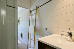 Ένα μπάνιο στο Charming studio, Vauban La Catho, Lille +17 φωτογραφίες