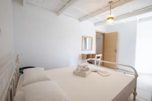 Postel nebo postele na pokoji v ubytování Eleon Luxury Villa