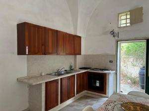 Kuchyň nebo kuchyňský kout v ubytování Villa Paradiso-Baia Porto Selvaggio + 33 fotografií