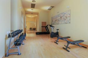 Posilňovňa alebo fitness centrum v ubytovaní Sercotel Arrahona Sabadell
