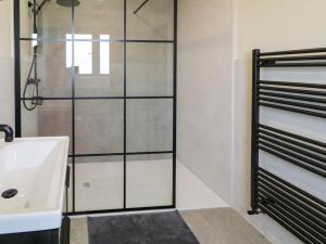 Koupelna v ubytování Sea and Sky + 38 fotografií