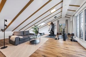 a living room with a couch and a table at Ferienwohnung Stranddüne Rosenhagen bei Travemünde in Dassow