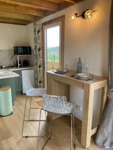 Kuchyň nebo kuchyňský kout v ubytování Tiny House RosaLodge + 14 fotografií