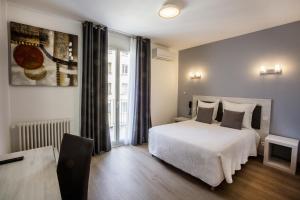 Postel nebo postele na pokoji v ubytování Hôtel Sampiero Corso