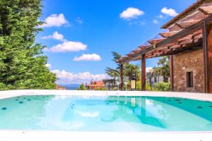 The swimming pool at or close to Antica Quercia Villa & Spa