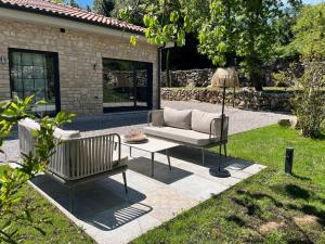 Zahrada ubytování Luxury Apartment St Hedonist with Pool and Garden