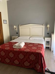 Postel nebo postele na pokoji v ubytování Notti sull'Adige