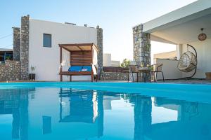 Πισίνα στο ή κοντά στο Maripaul Family Villa