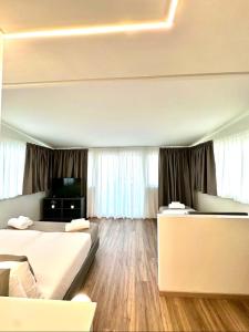 TV a/nebo společenská místnost v ubytování Hotel Paradise Rooms
