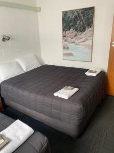 Postel nebo postele na pokoji v ubytování Brooklyne Motel Sanson