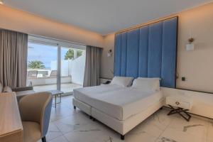 a bedroom with a large white bed and a window at Aldiana Club Rocca Nettuno Calabria in Tropea