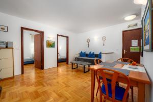 Μια τηλεόραση ή/και κέντρο ψυχαγωγίας στο Apartment VALDEPIAN 3BR with Balcony with Sea View