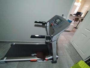 Fitness centrum a/nebo fitness zařízení v ubytování Beautiful Apartment in Albion in gated community with shared pool