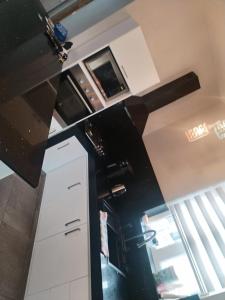 Kuchyň nebo kuchyňský kout v ubytování Beautiful Apartment in Albion in gated community with shared pool + 10 fotografií
