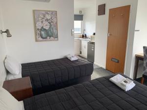 Postel nebo postele na pokoji v ubytování Brooklyne Motel Sanson