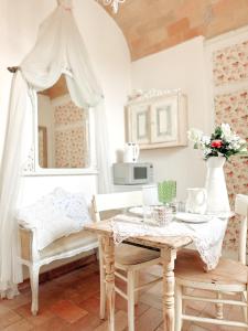 a dining room with a table and a bed at Spello House Dormio in Spello