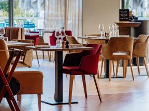 a table with wine glasses on it in a restaurant at Rivage Hôtel & Spa Annecy in Annecy