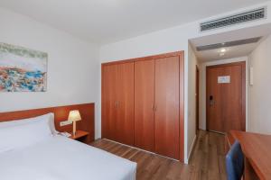 Posteľ alebo postele v izbe v ubytovaní Sercotel Arrahona Sabadell